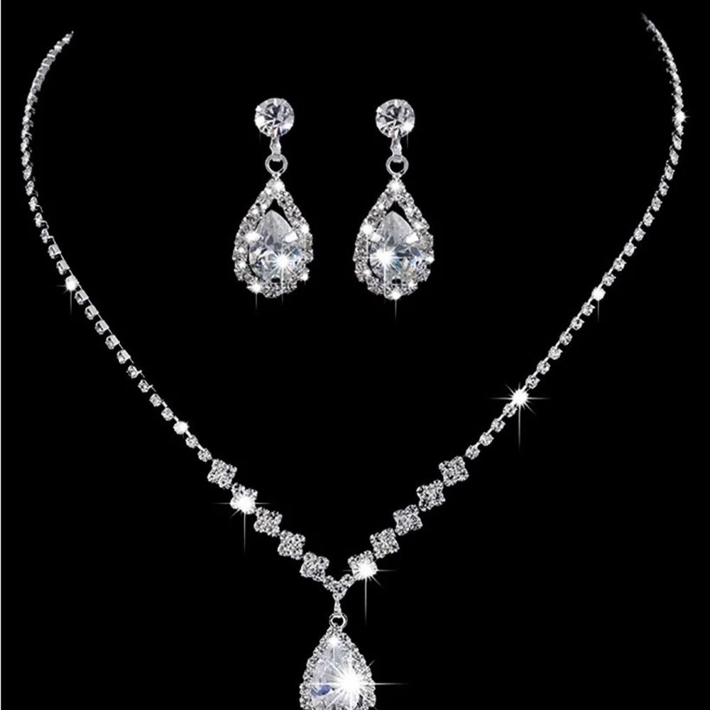Elegant Silver Necklace and Earring Set